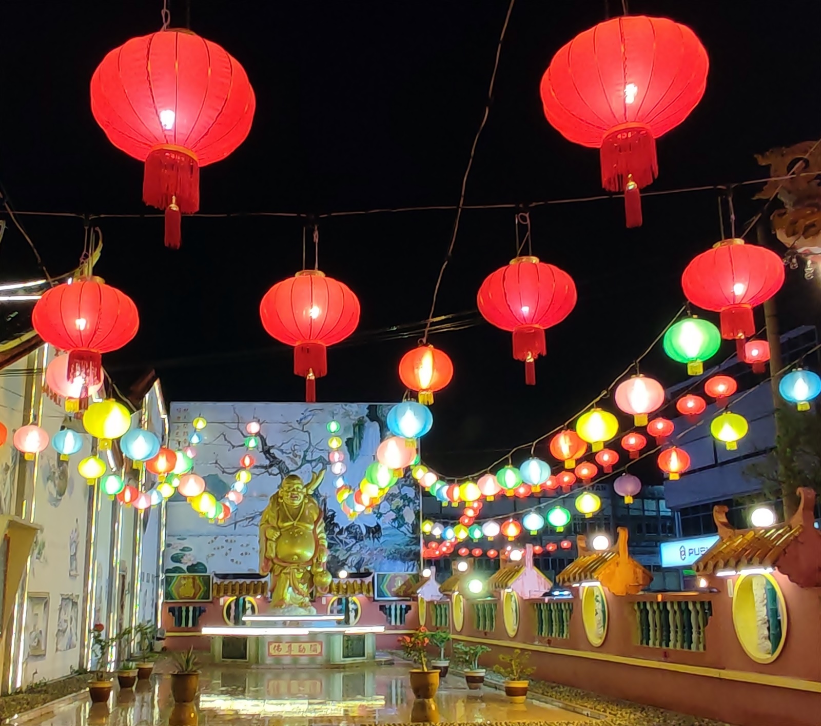 霹/显著/安顺百年福顺宫庆春节 除夕至元宵亮灯迎善信