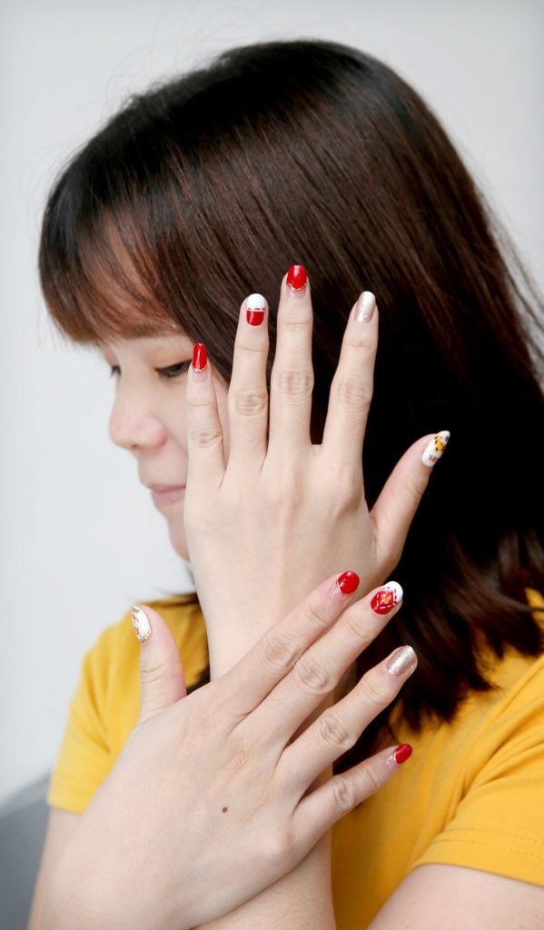 霹:20日见报/封底主文/【乐活频道】/新年美甲.应节Q版小老虎跃指尖萌萌哒