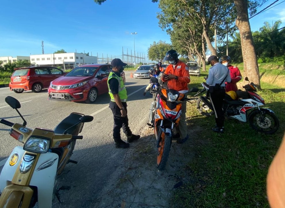 霹:交警交通局联合行动