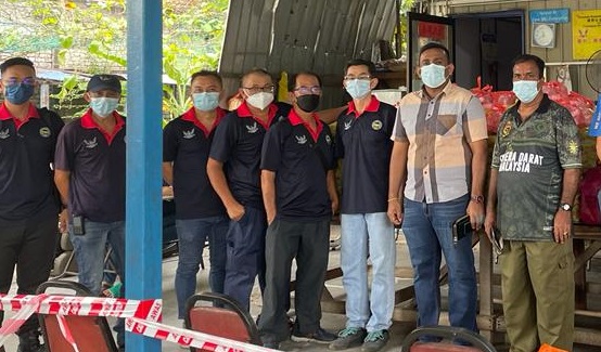 霹:今天下/警察之友万里望分会举办“新春慈善施赠贫老活动”