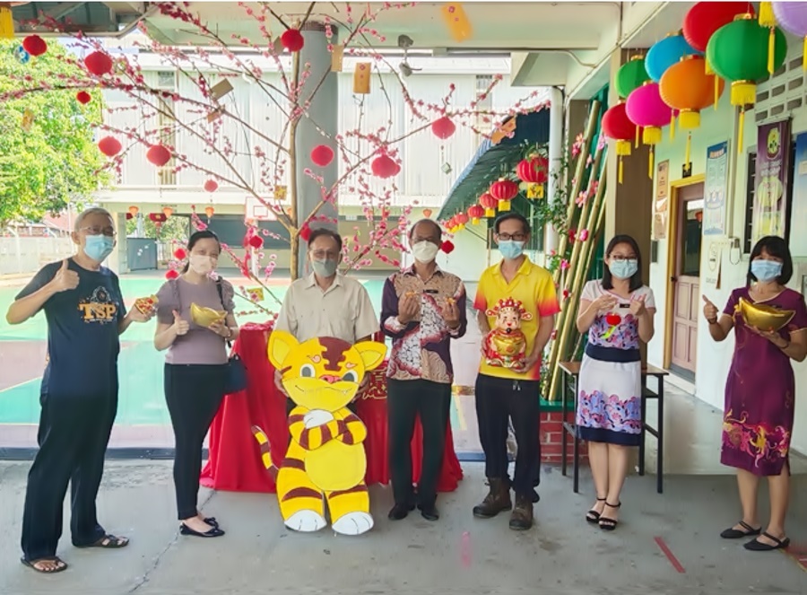 霹：学子／安顺培养设许愿树 春节可到校许愿捐献