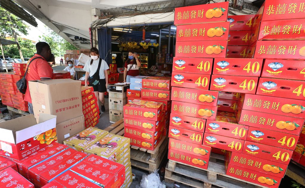 霹:封面主文/年柑年花最后冲刺 部分年货断市 市道后劲十足