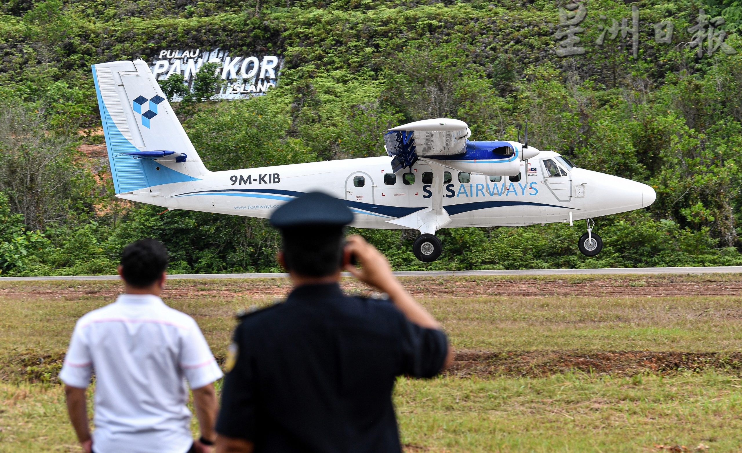 霹:封面主文/SKS班机首降邦咯岛