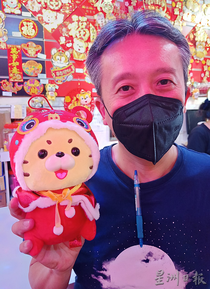 霹:第二版头/新年装饰品店陆续现人气 预计今年买气比去年旺