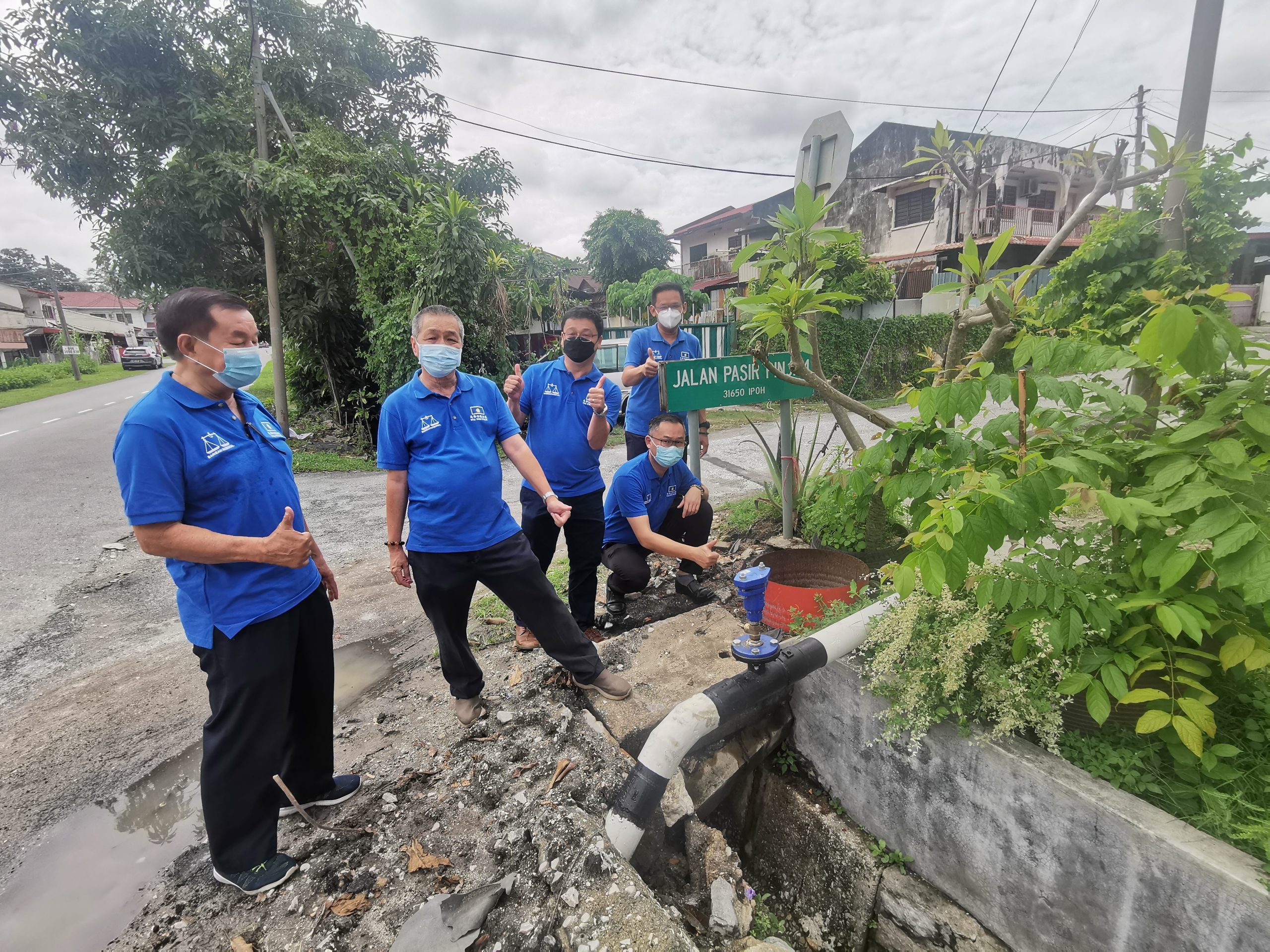 霹:邱文传前往兵如港巡视已获得水务局公司修建自来水主管道
