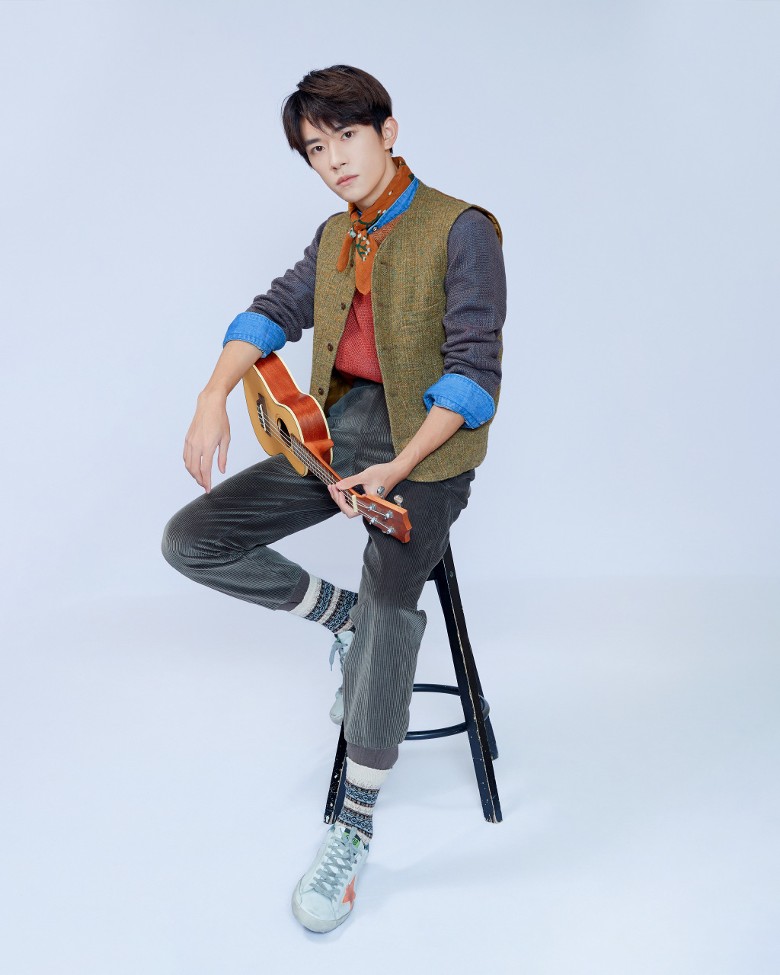 靠脸靠身材走不远.胡军点名赞关晓彤易烊千玺