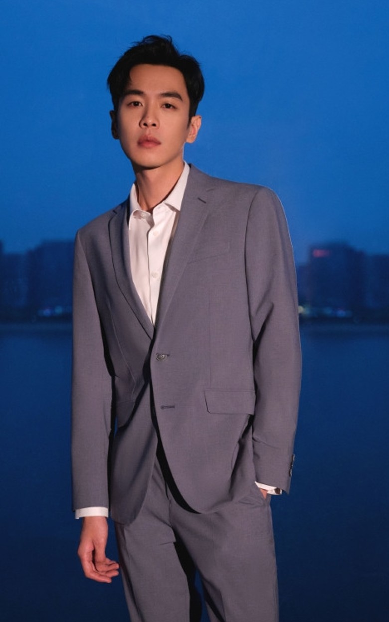 靠脸靠身材走不远.胡军点名赞关晓彤易烊千玺