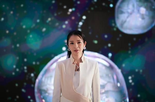 颁颁奖礼神秘女声现真身 麦美恩认笑谭俊彦靠“爸爸”	