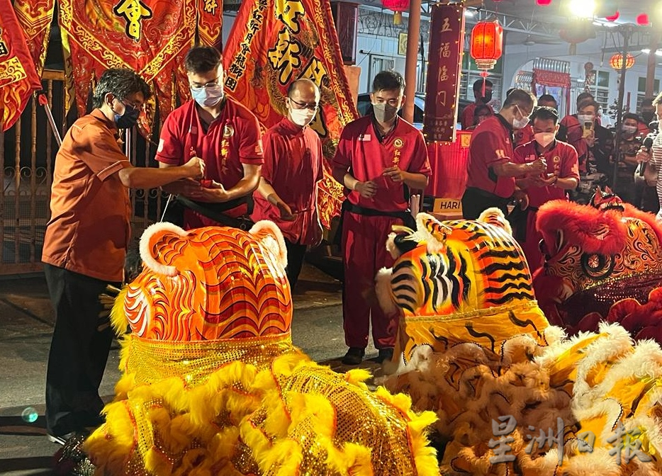 马接梅花街亮灯年味浓 赖家濠:延续传承中华文化