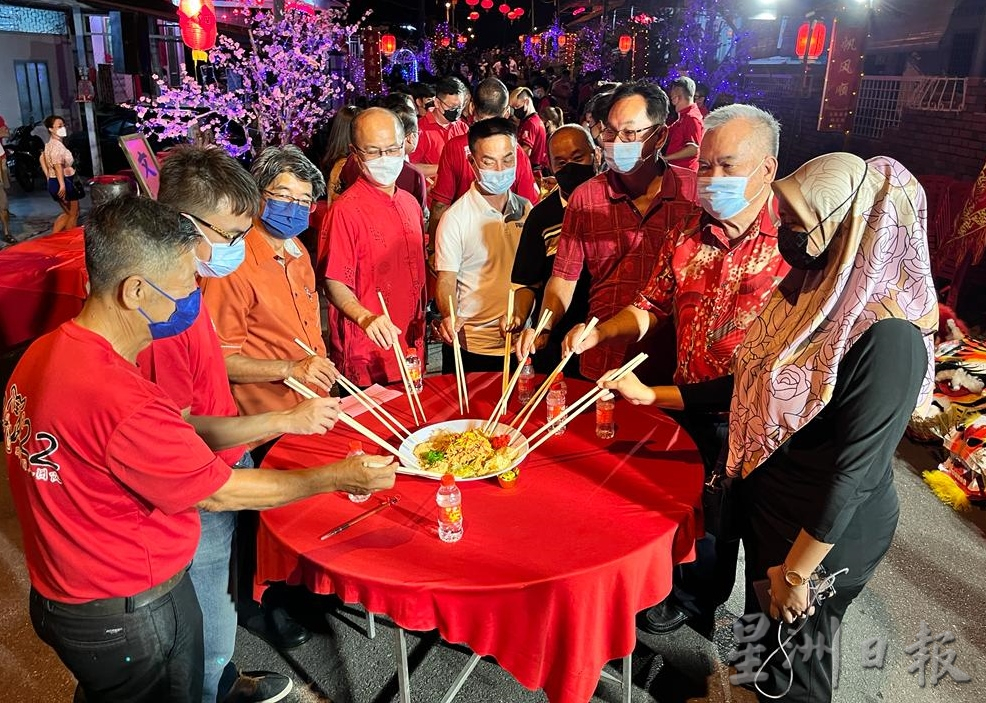 马接梅花街亮灯年味浓 赖家濠：延续传承中华文化