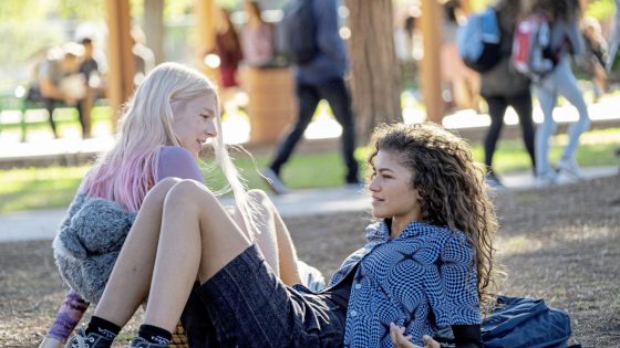 鱼儿水中游／《Euphoria》迷幻缤纷下的破碎青春