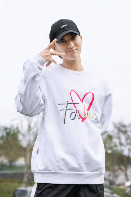 黄子韬戴绿帽被咒　呛被绿跟帽子没关系