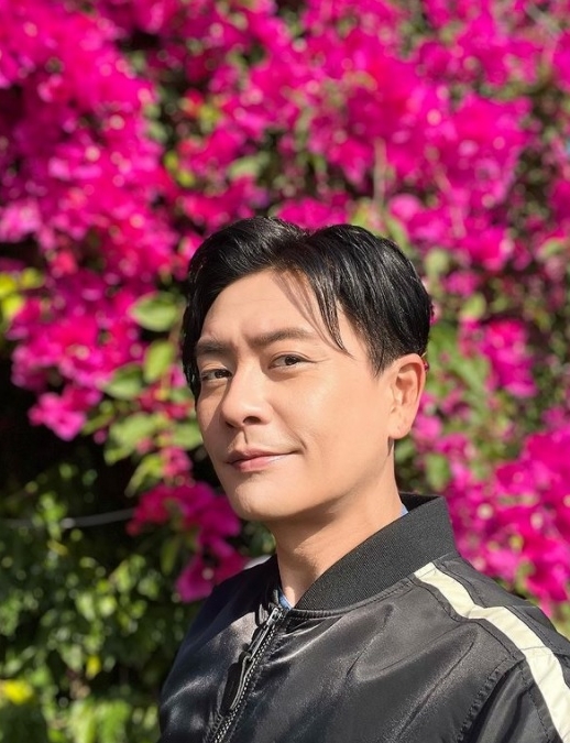 黄宗泽玩自拍惊变大叔 网吐槽:冒牌货?