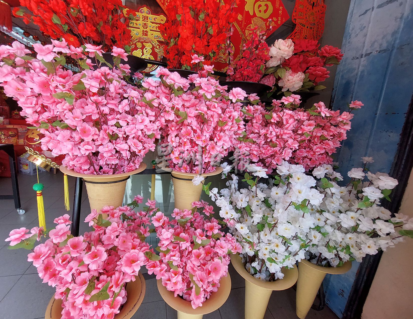 （古城封底主文）年市早热，顾客提早买年饰