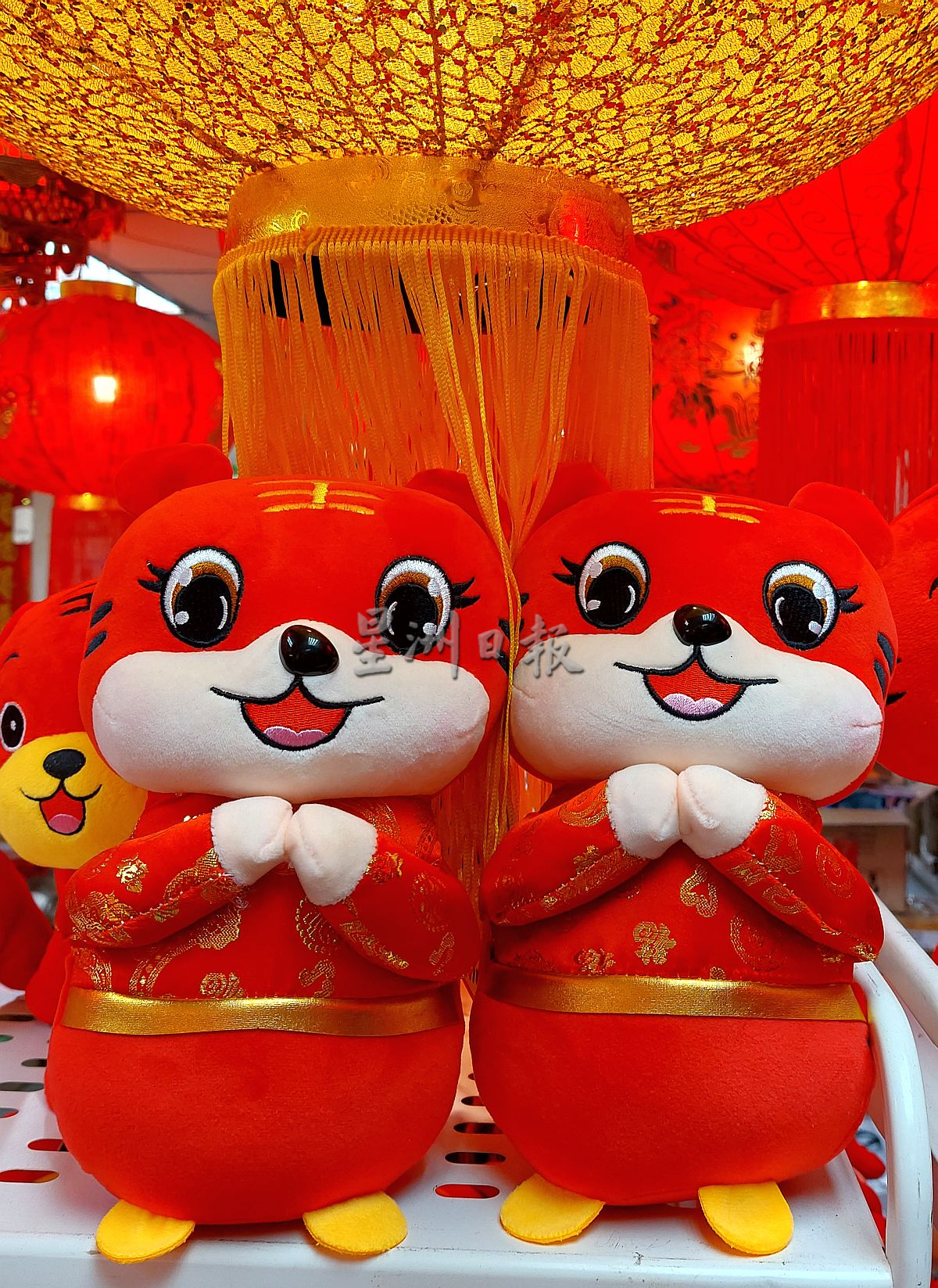 （古城封底主文）年市早热，顾客提早买年饰