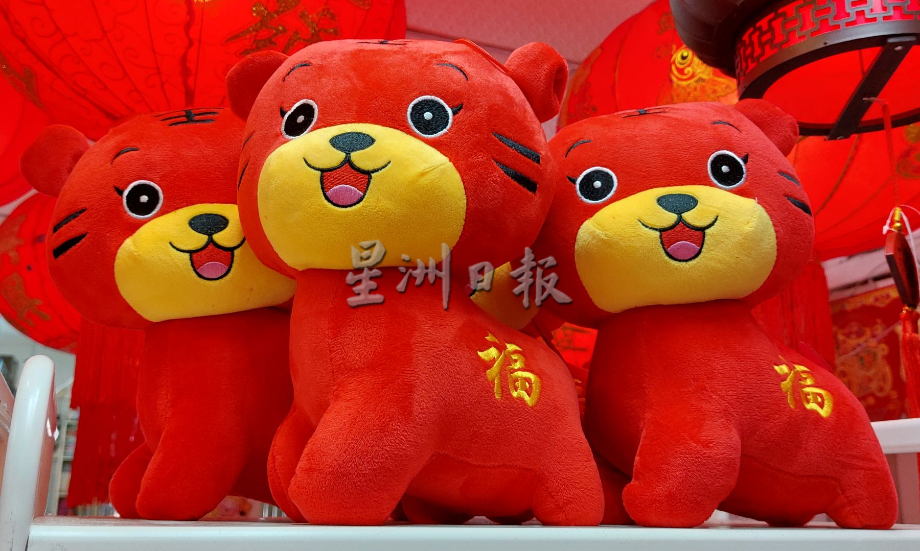 （古城封底主文）年市早热，顾客提早买年饰