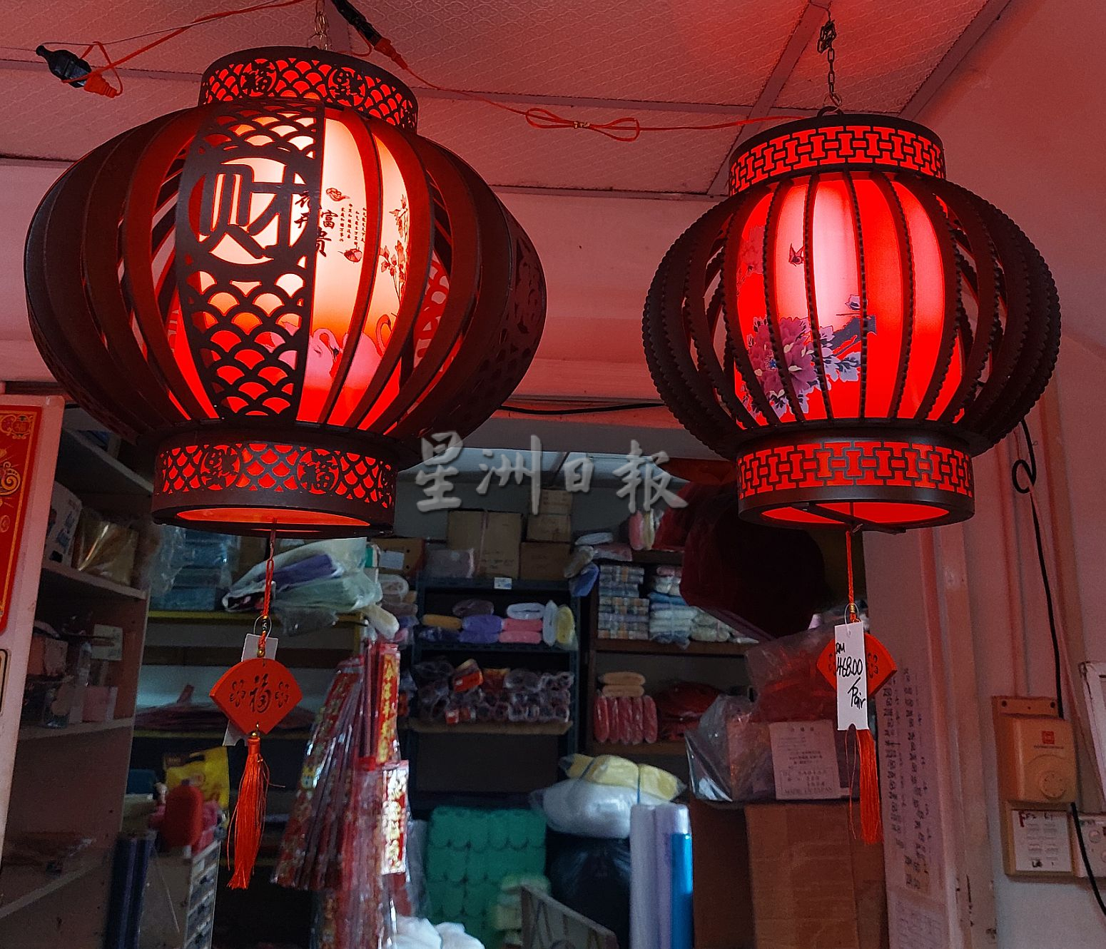 （古城封底主文）年市早热，顾客提早买年饰