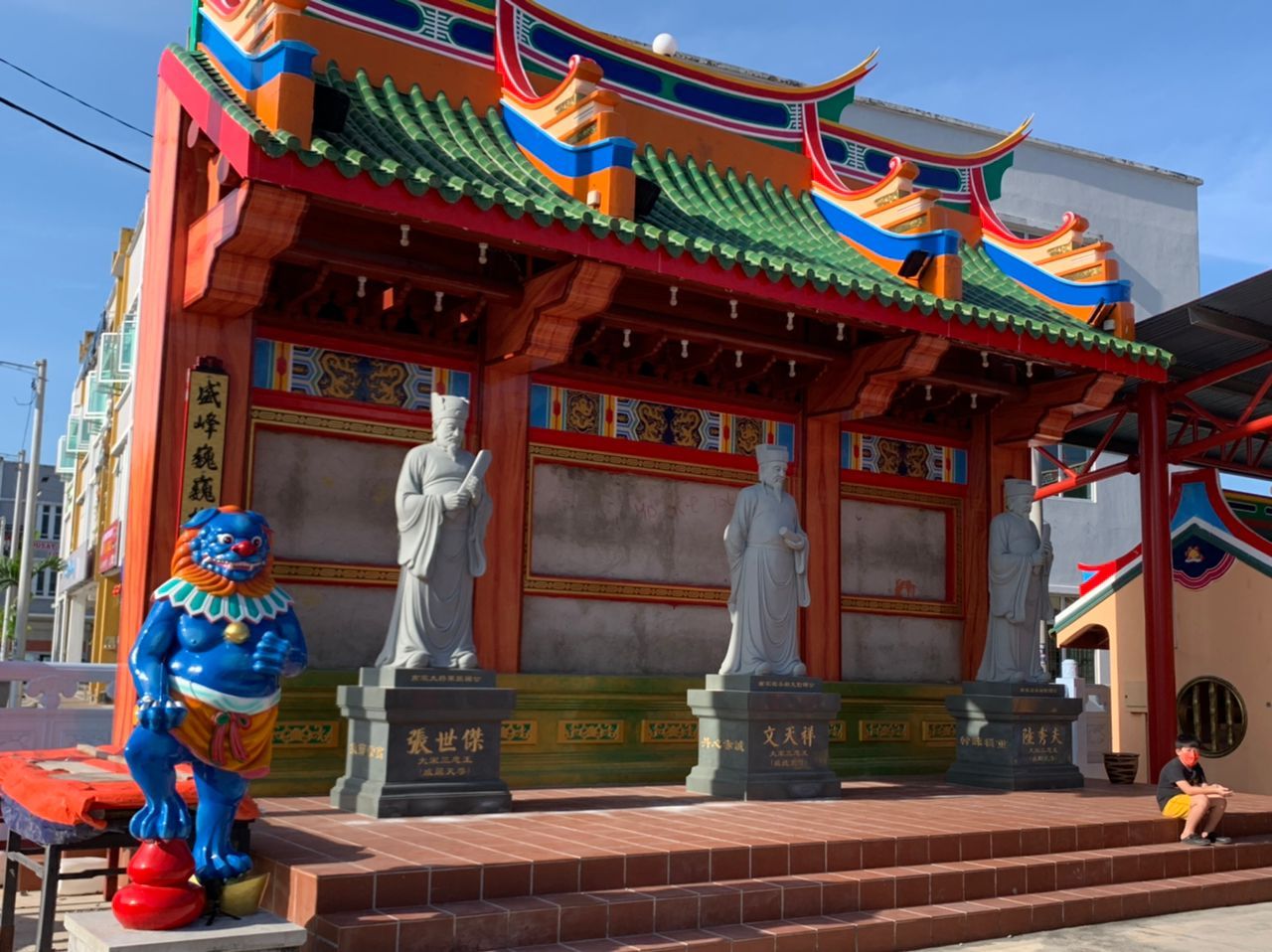 （古城封底副文）三忠宫除夕开放上香 