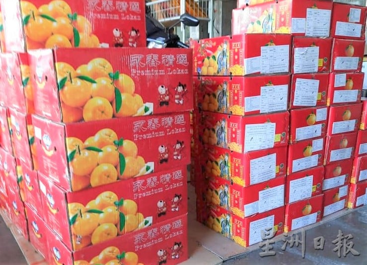 (古城封面主文)今年年柑涨20至30%人们吃贵柑