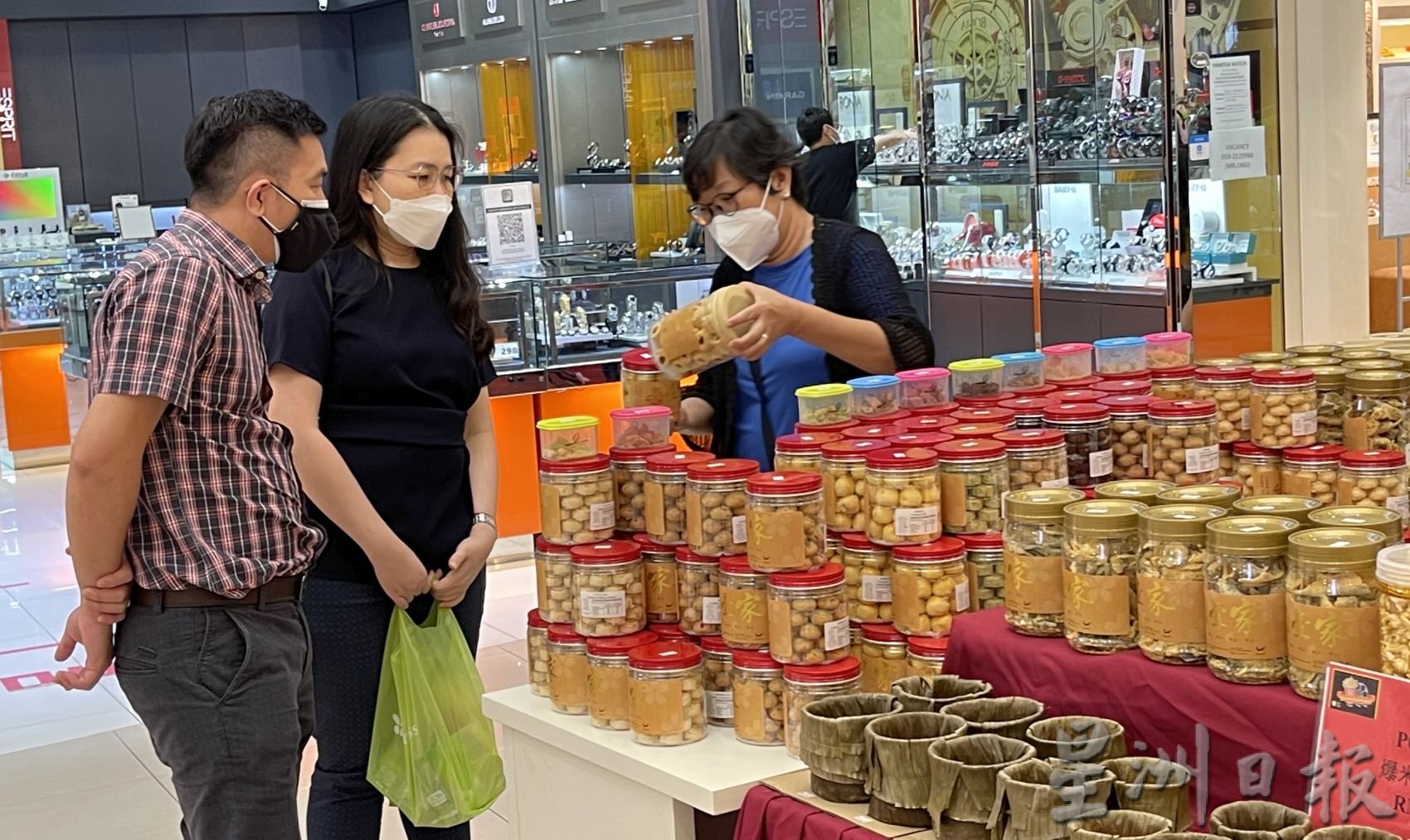 (古城封面主文)距离新年半个月·新春年饼市场依然慢热