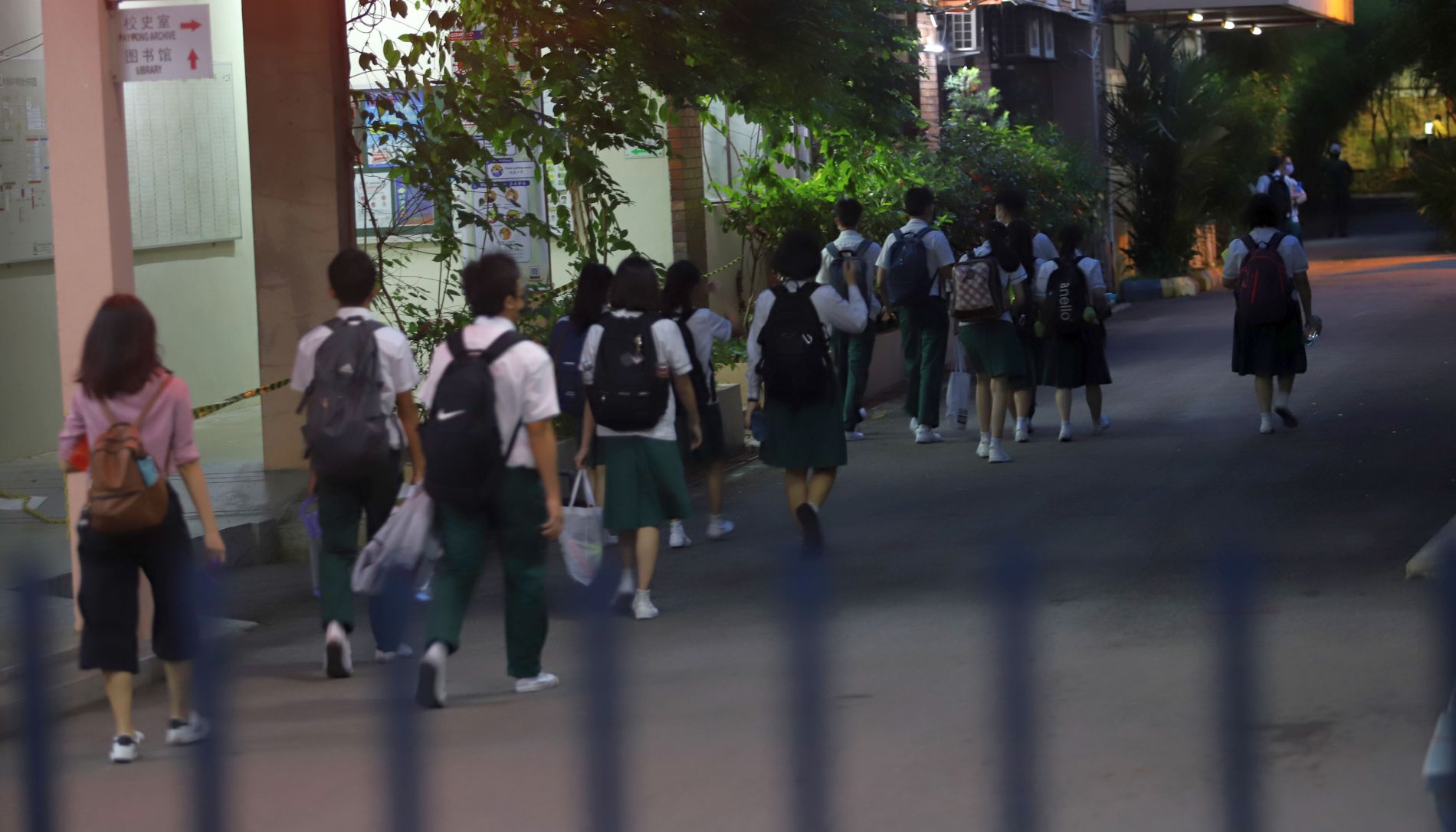 （古城第二版主文）阔别校园10个月，培风生欢喜回到学校