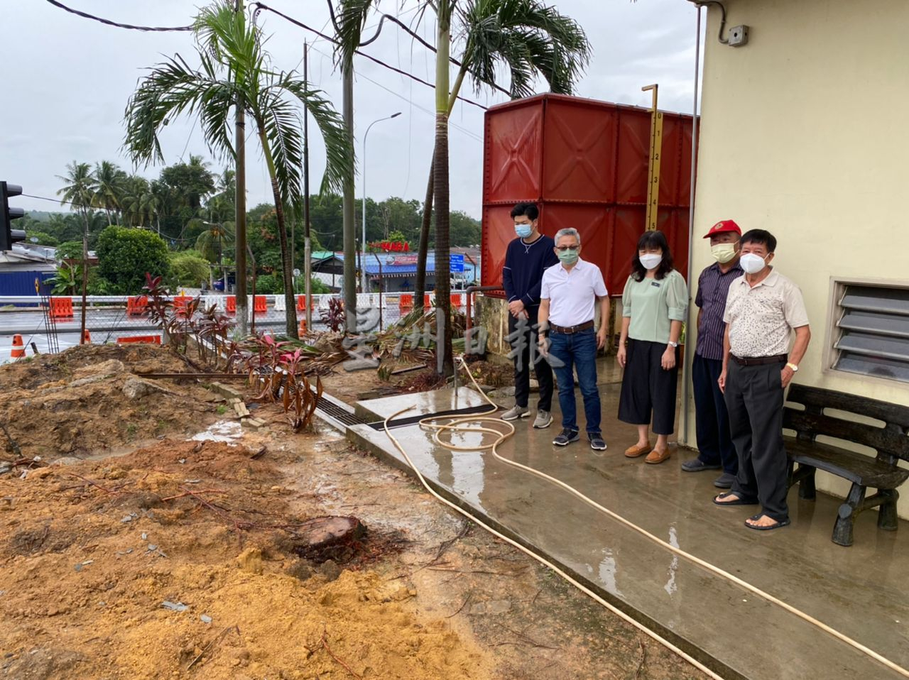 (古城第五版主文)望万培侨华小获拨款建设围墙及玻璃窗