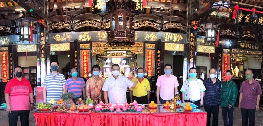 (古城第四版主文)疫情笼罩观音亭街祈福大会照旧举办