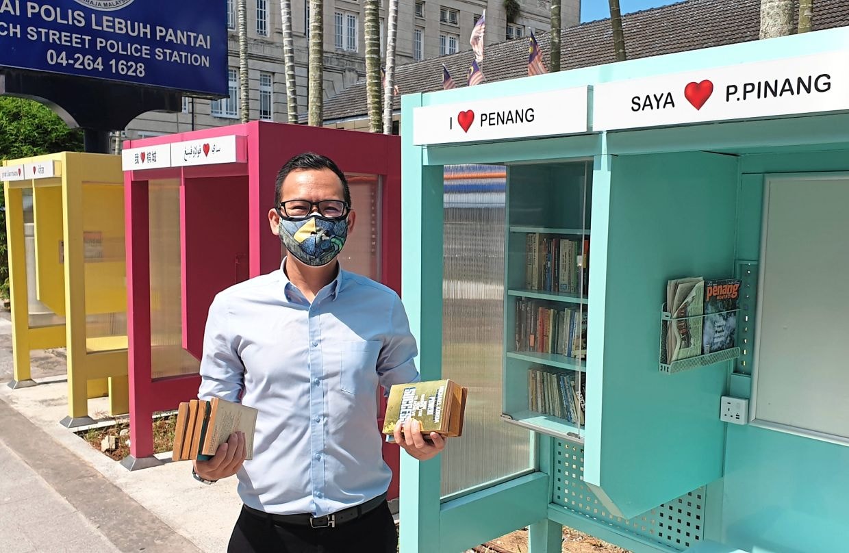 (大北马)旧电话亭变身街边迷你图书馆 请好好爱护它