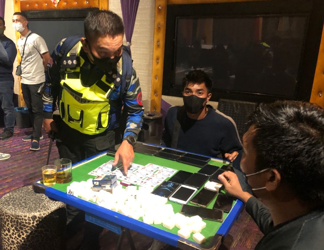 (大北马)槟警元旦执法活动“硕果累累”,217人被捕警局内“跨年”