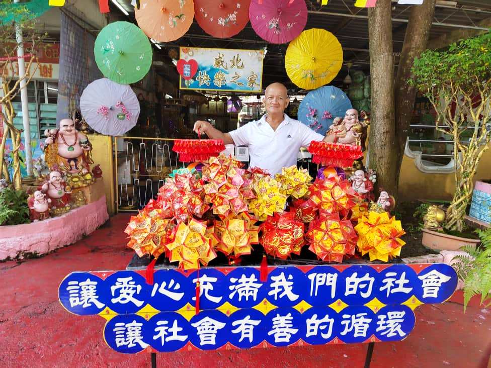 (大北马)邱素琳红包灯笼为慈善