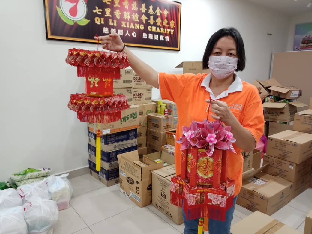 (大北马)邱素琳红包灯笼为慈善