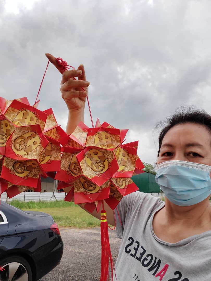 (大北马)邱素琳红包灯笼为慈善