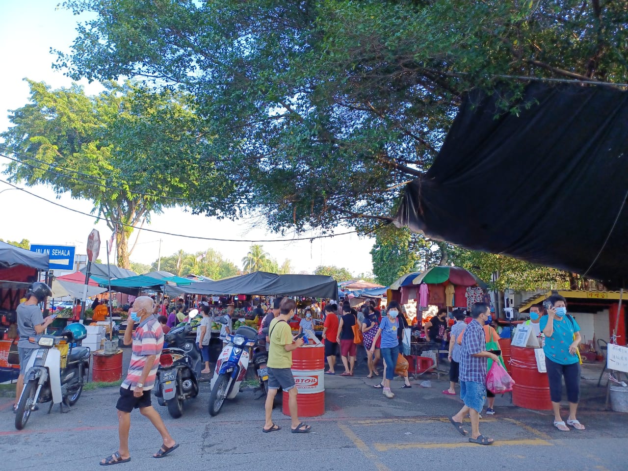 （版2头）大都会/农历新年，鸡难养大，1.7公斤至2公斤大只的菜园鸡卖断市