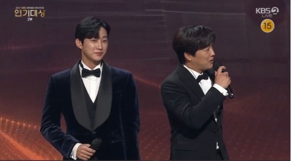 KBS演技大赏︱跟振永拿最佳CP　车太铉：为何这样对我？