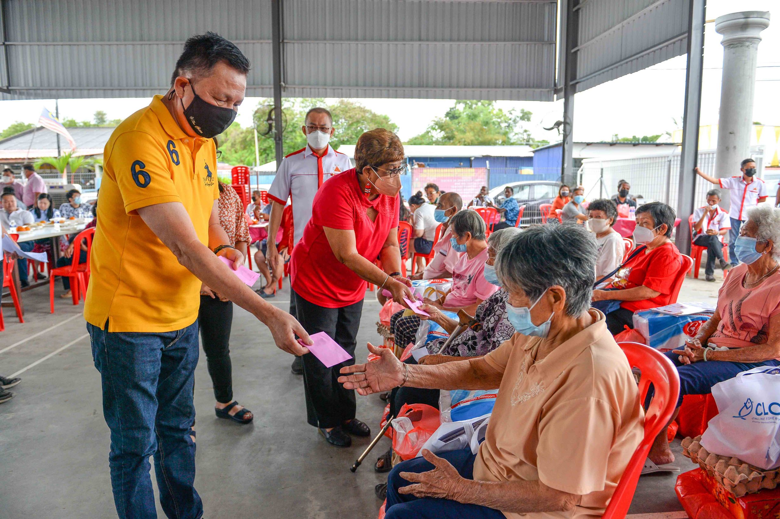 NS5主文/亚沙新村金兰福利协会不受疫情影响,今年继续办施赠贫老活动