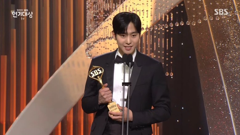 SBS演技大赏｜“打赢”宋慧乔  金素妍哭着上台