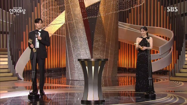 SBS演技大赏｜“打赢”宋慧乔  金素妍哭着上台