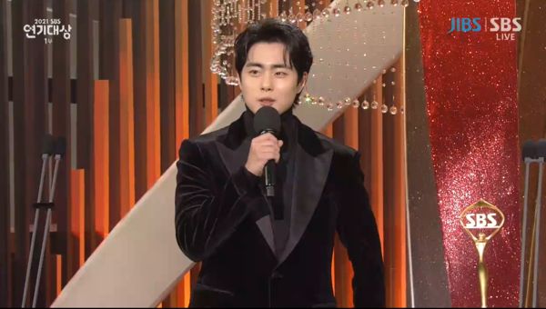 SBS演技大赏｜“打赢”宋慧乔  金素妍哭着上台