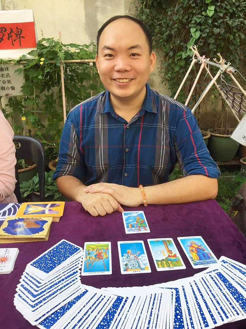 2月3日见报／有故事的人／塔罗牌占卜师