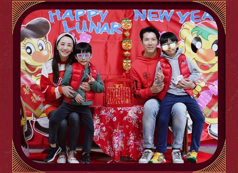 3人症状都不同.黄少祺在美妻儿确诊奥密克戎