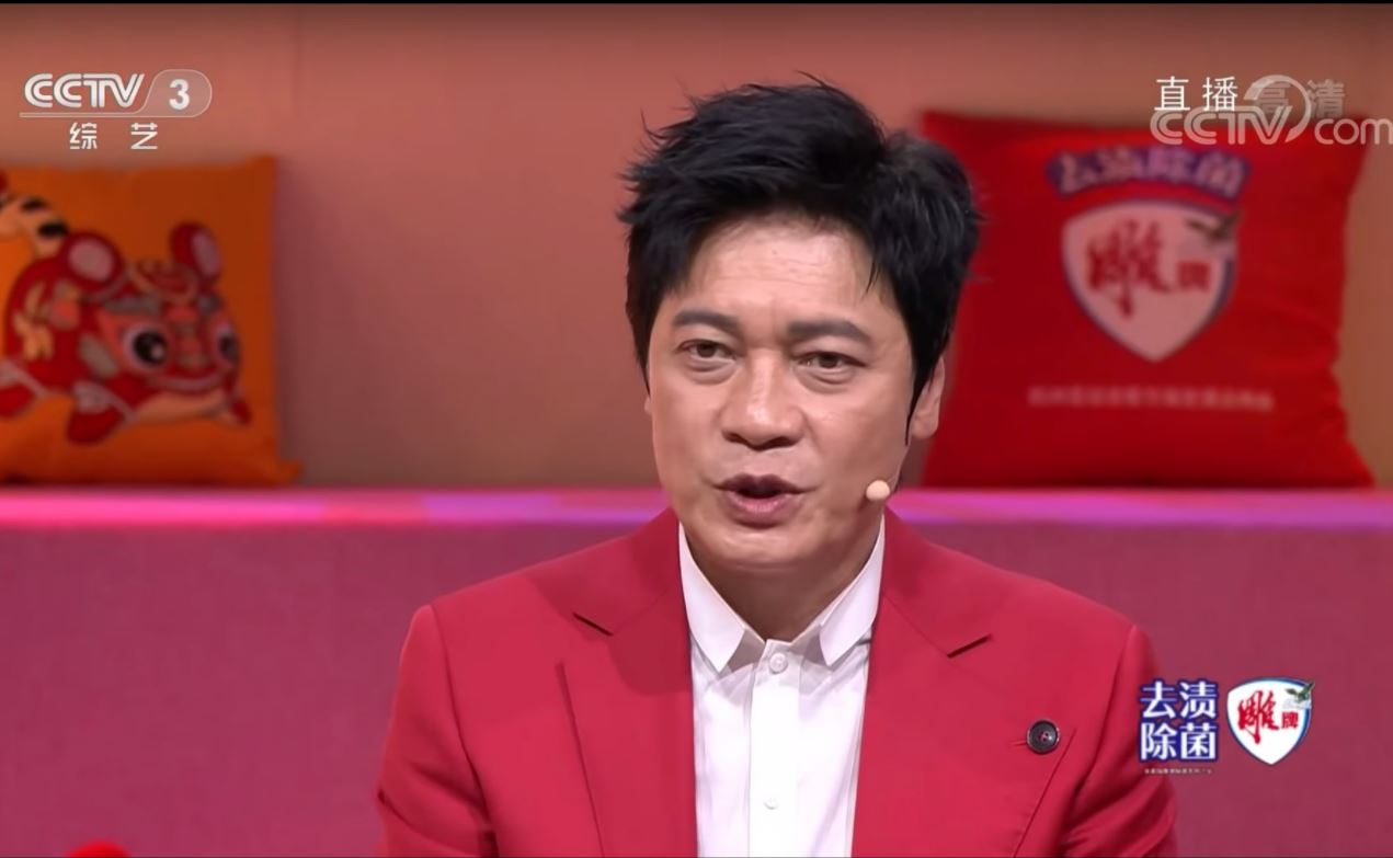 59岁罗嘉良顶大眼袋现身春晚　网叹岁月不饶人	