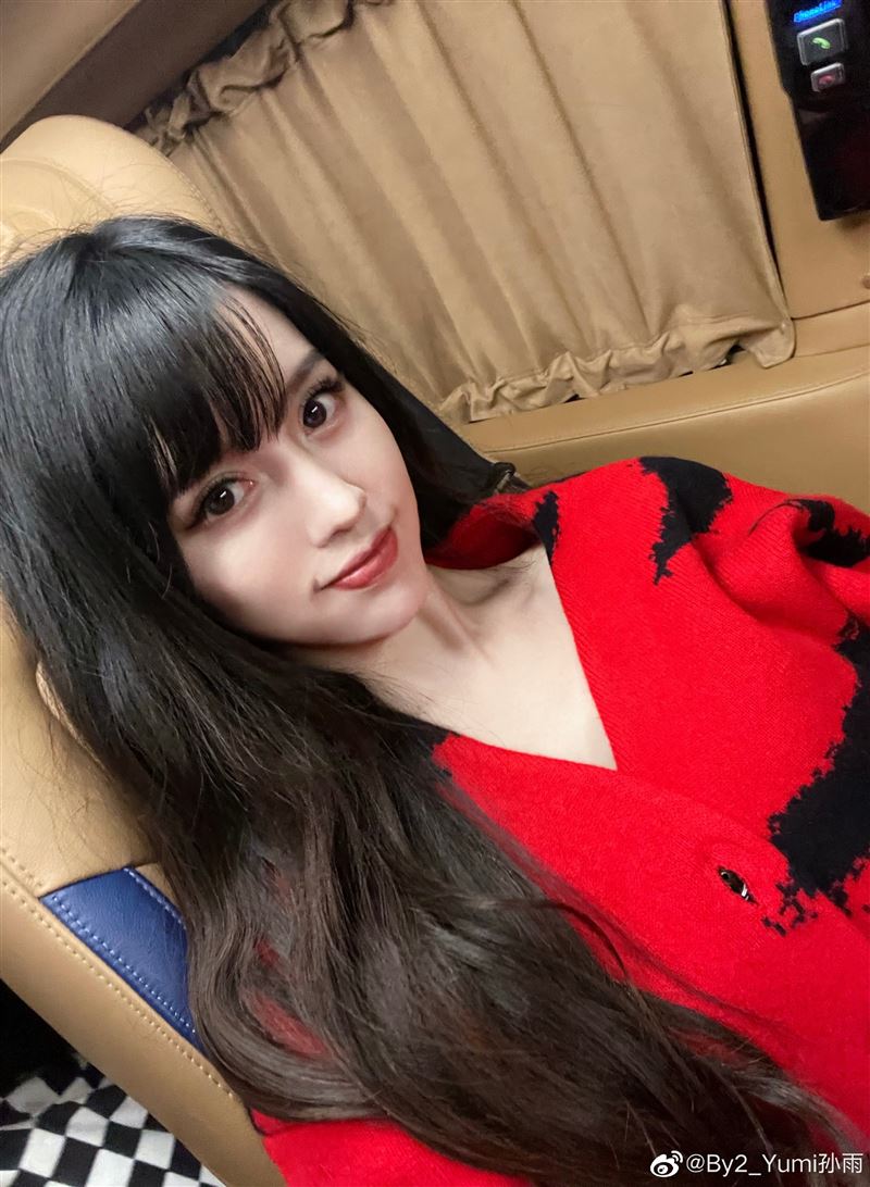  By2妹闹轻生后首发声 “2022是幸运的开始”