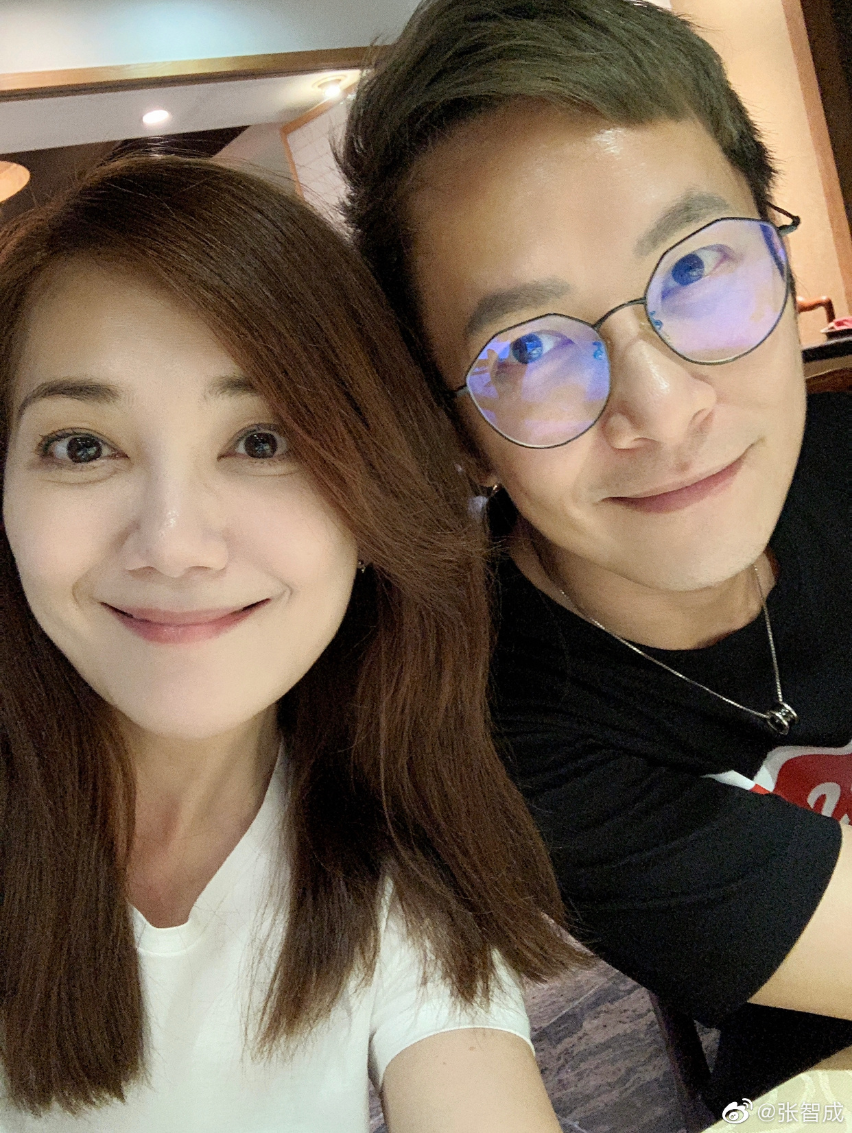 张智成晒暴瘦照贺年 网惊喊:多吃一点