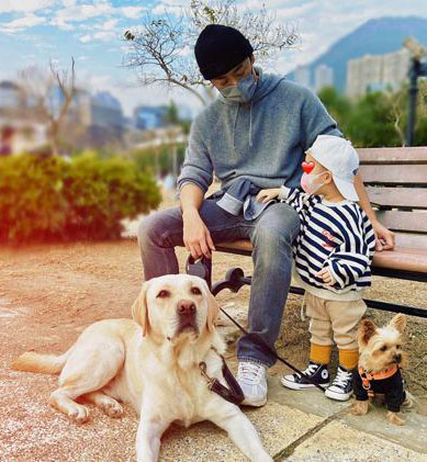 撞陈卓贤情人节齐出新歌 林峰出动妻女造势