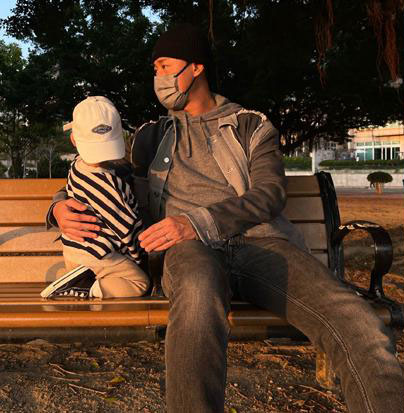 撞陈卓贤情人节齐出新歌 林峰出动妻女造势