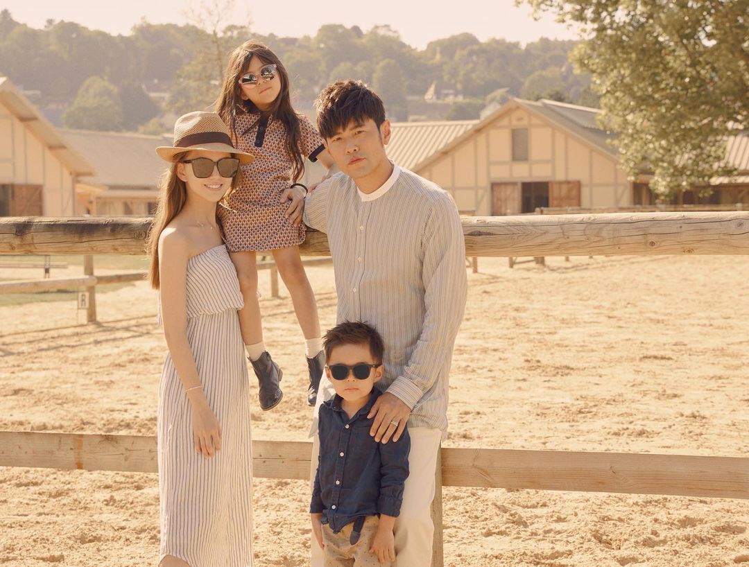 ​昆凌怀三宝上围激增 疑去年秘赴美扮特工