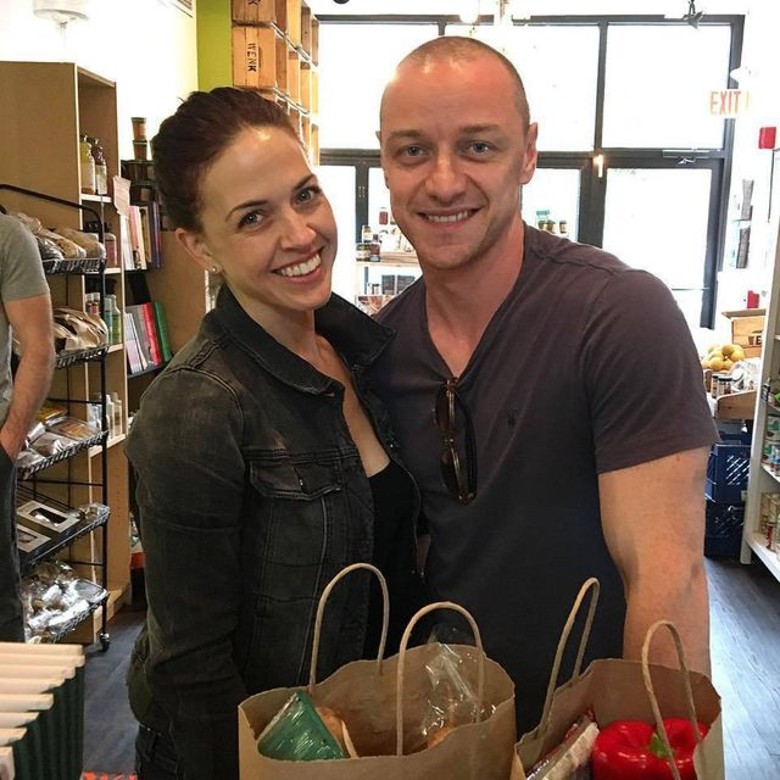 “X教授”占士麦艾维认秘婚