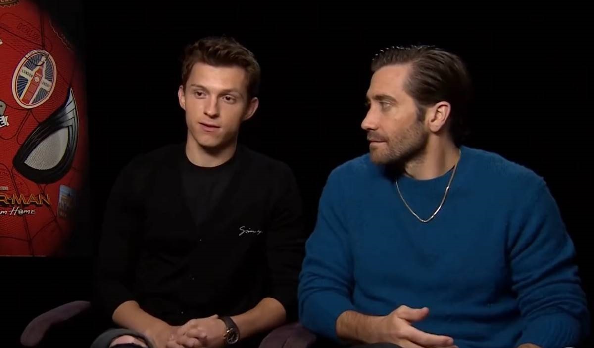 不认识名导艾慕杜华 汤贺兰被网嘲