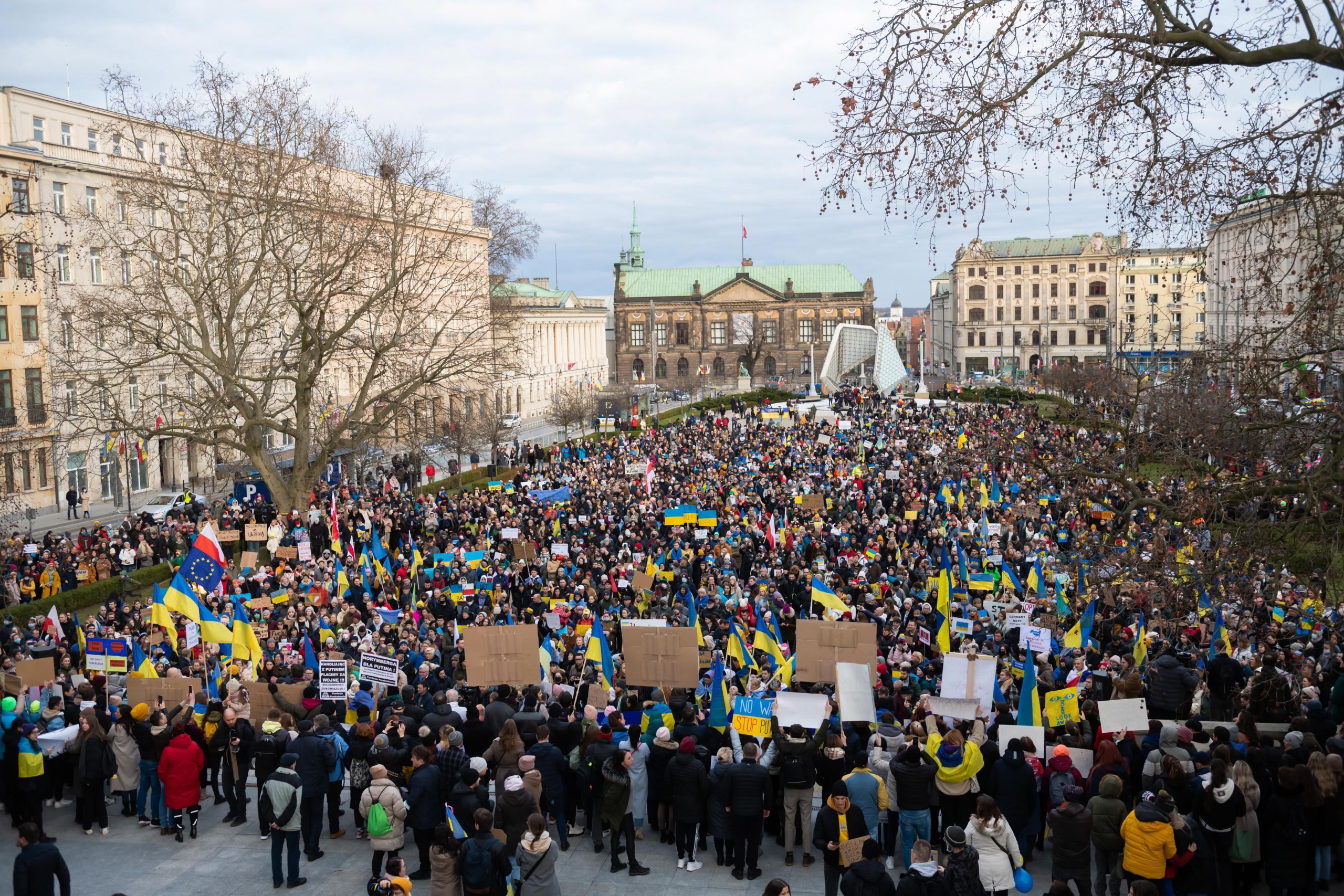 世界各地爆发反战示威 促政府协助乌克兰抗俄国