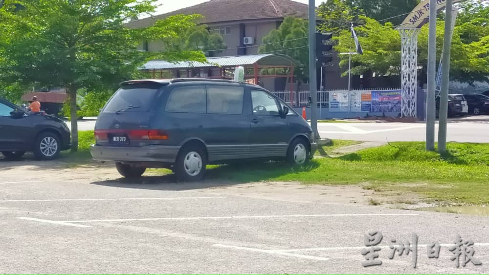东：停车格